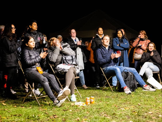 Jongeren houden buitenslaapactie voor jonge dak- en thuislozen