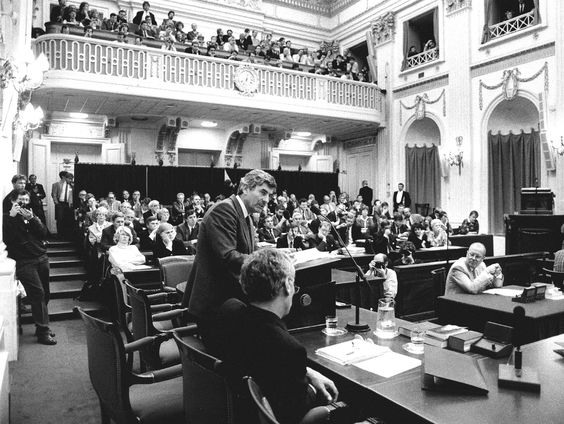 Terug naar Toen: Paspoortaffaire in de jaren 80