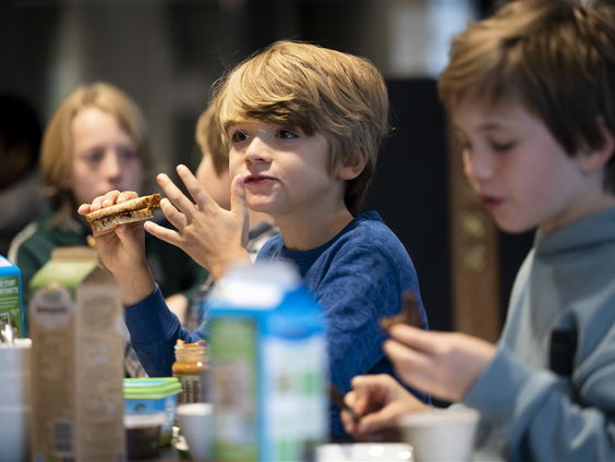 Ondernemer Bas Turk van Tommy Tomato over gratis schoollunches