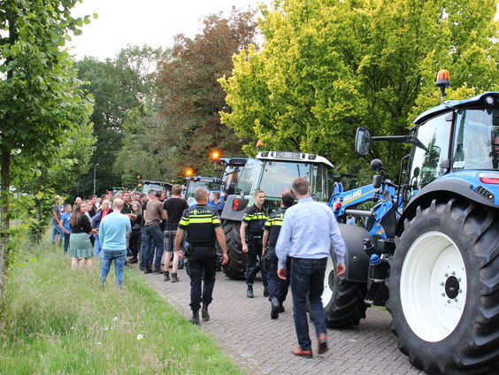 Boeren veroordeeld voor protest bij huis minister Van der Wal