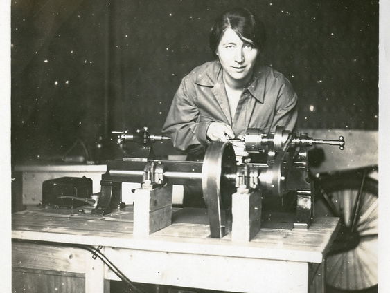 Meer Vrouw Op Straat: Caroline 'Lili' Bleeker