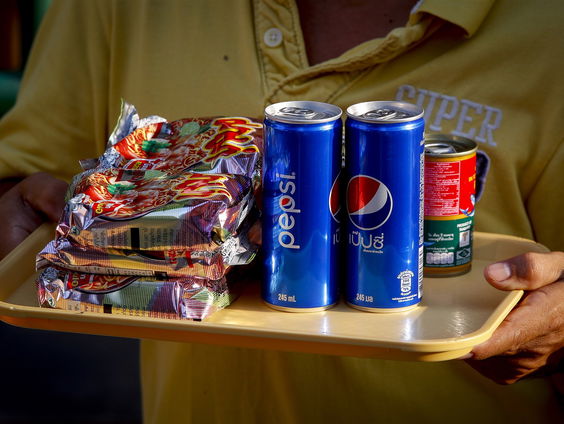 Buitenland Uitgelicht: Chips en cola extra duur in Colombia