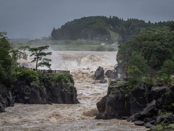 Tyfoon Nanmandol raast over Japan
