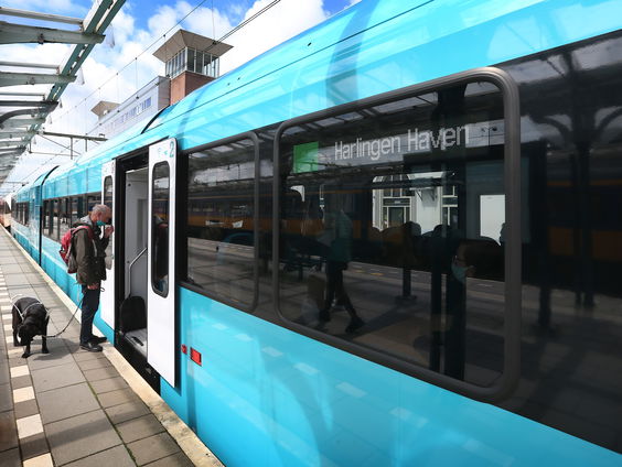Waarom Arriva treinen met de hand gaat wassen