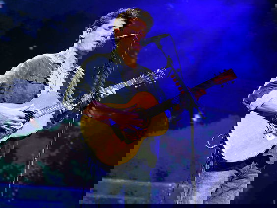 "lyrics zo mooi dat je er bijna van gaat huilen"