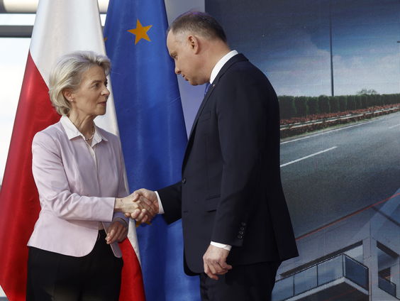 Europese rechters klagen EU aan om miljardensteun aan Polen