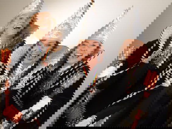 Europarlementariƫr Vera Tax eerste carnavalsprinses Venlo: 'Glazen plafond carnavalspaleis doorbroken'