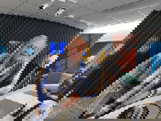 Feyenoord-stadionspeaker Peter Houtman: 'In mijn tijd bij Feyenoord mocht je niet te lange haren hebben'