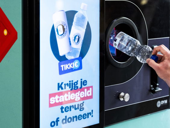 Profiteren supermarkten en producenten van het statiegeldsysteem?