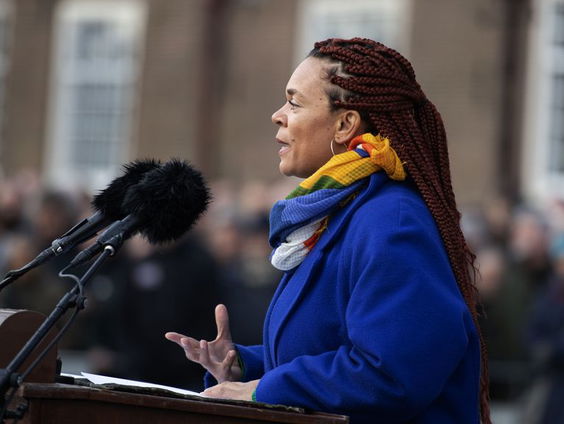 Babs Gons over haar inauguratie als Dichter des Vaderlands