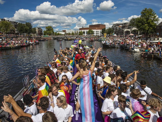 Queer & Sober viert nuchter de Pride: 'Middelengebruik zit in cultuur van de queer community'