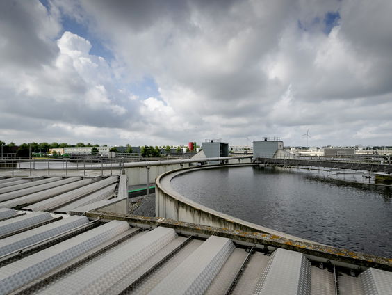 Drinkwaterbedrijven: stel strengere regels voor water