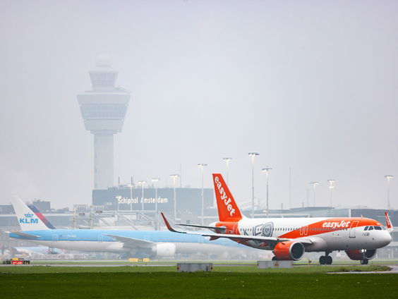 Minister Van der Wal versoepelde stikstofregels speciaal voor Schiphol
