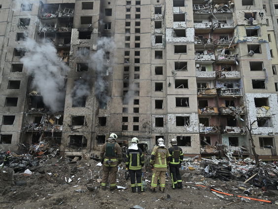 Doden en gewonden door Russische raketaanvallen op Kyiv en Charkiv