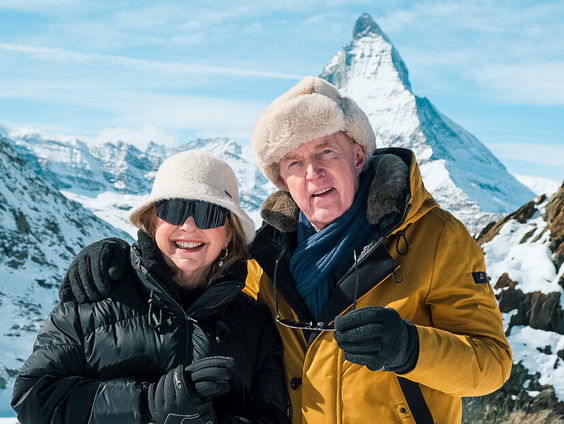 André van Duin en Janny van der Heijden maken een bijzondere treinreis in tv-programma 'Denkend aan Zwits ...