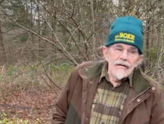 Bennie Jolink past tekst hit 'De boer is troef' aan