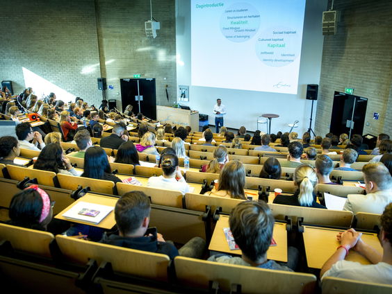 Studenten boos over terugkeer langstudeerboete: “We worden gebruikt om het begrotingstekort op te lossen”
