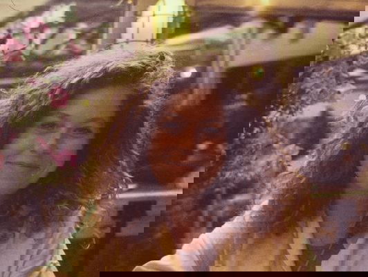 Woordkunstenaar Daphne Adrichem met 'Overal Om Je Heen'