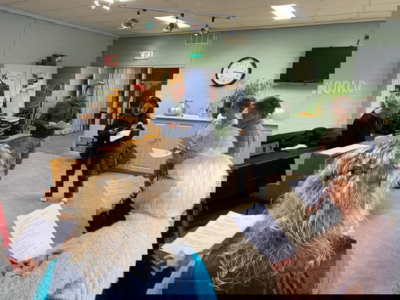 Mai Verbij zingt de sterren van de hemel bij de Top2000 kerkdienst