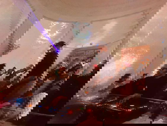 Hoe viert Amsterdam Halloween? Verslaggever Gavin Mooij ging op pad