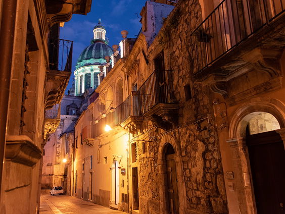 De Vakantieman: Gabriella Adèr gaat naar Ragusa op Sicilië