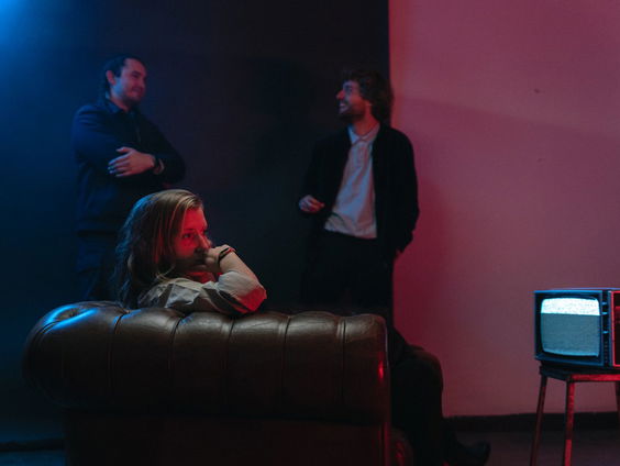 Esther de Jong speelt live!