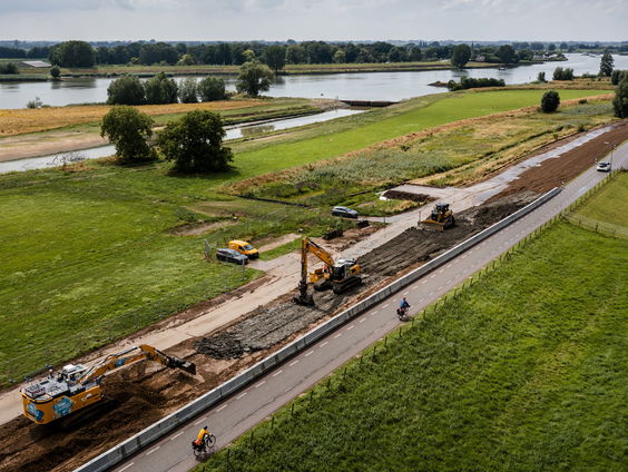 Hoge dijken en brede dijken: huizen moeten wijken