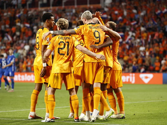 Oranje komt op stoom in EK-kwalificatie: 3-0-zege op Griekenland