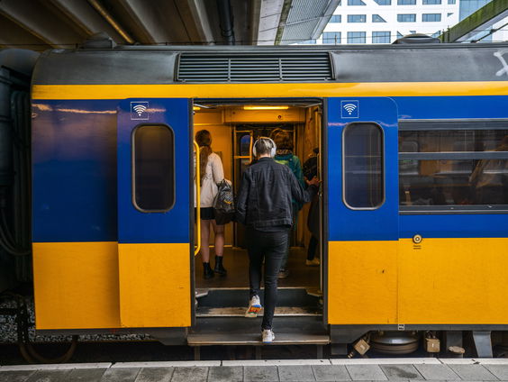 Moeten studenten meer buiten de spits reizen?