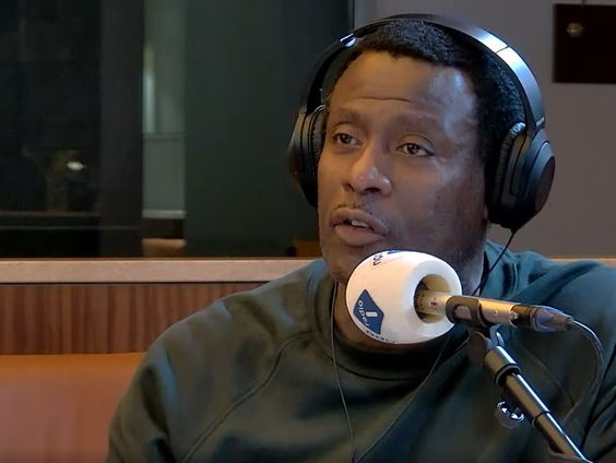 Presentator John Williams helpt werklozen weerbaarder te worden: 'Deze groep wordt niet goed begeleid'