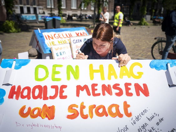 Protest in Den Haag om aandacht te vragen voor dakloosheid onder jongeren