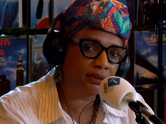 Familie Dumfries helpt kansloze jongeren in Rotterdam