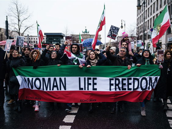 Tien fracties in Tweede Kamer willen hardere sancties tegen Iran, maar werkt dat niet averechts?