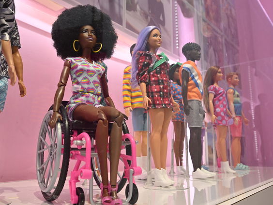 Nieuwe Barbie-film: is de plastic meisjespop met de tijd meegegaan?