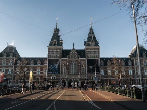 Bart Sorgedrager over bijzondere collectie boeken over fabrieken