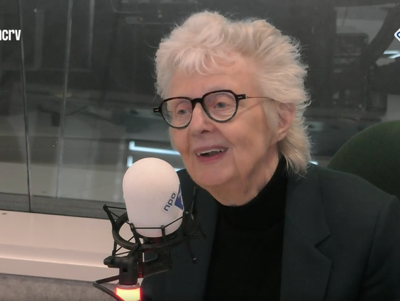 Carry Slee over Brikkie