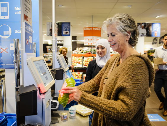 Feit of Fictie: Word je sneller gecontroleerd als je treuzelt bij de zelfscankassa?