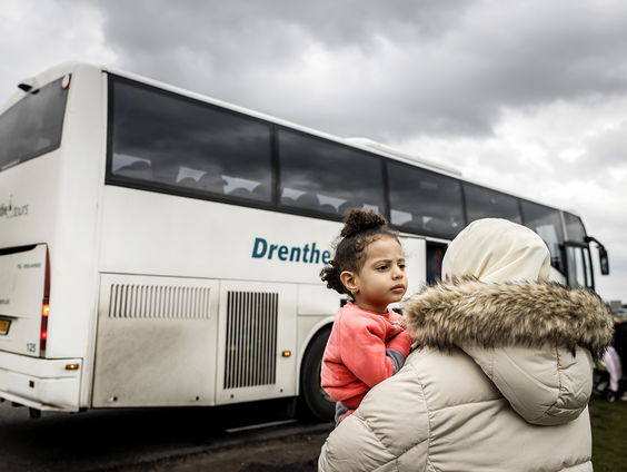 Inspecties sturen brandbrief: 'Overheid zorgt niet goed voor kinderen in azc's'