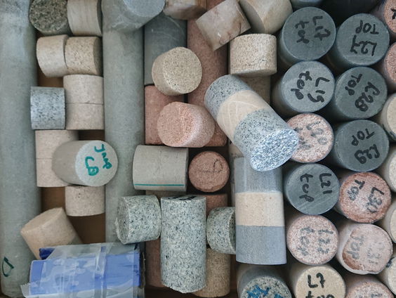 Aan de TU Delft knallen ze stenen uit elkaar voor een duurzame toekomst