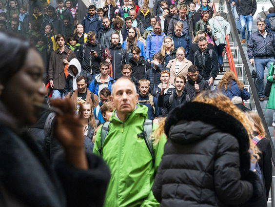 NS zet kantoorpersoneel in als conducteurs