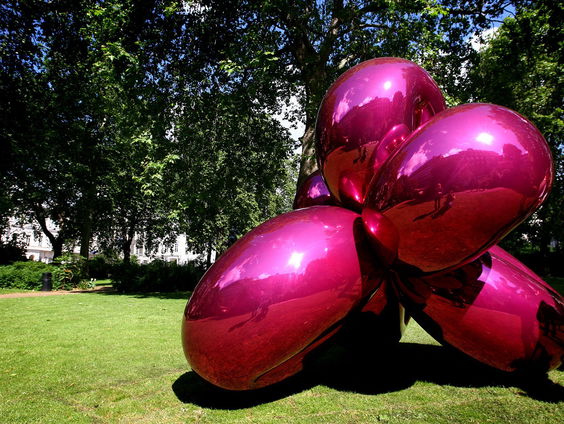 Cathelijne Blok over de kunst van Jeff Koons in de ruimte