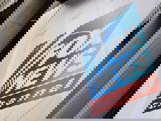 Machtige nieuwszender Fox News verschijnt voor de rechter om leugens Trump