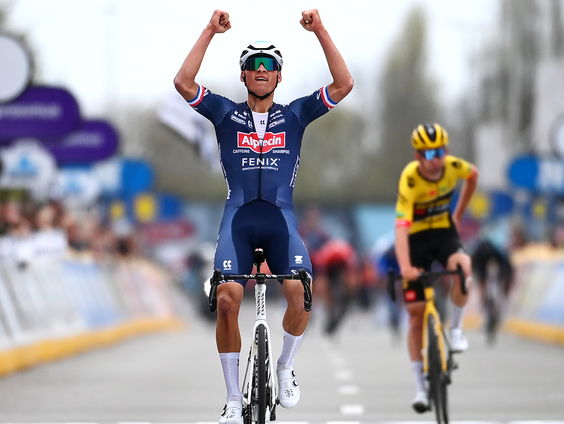 Van der Poel draait warm voor de 'Ronde' en wint Dwars door Vlaanderen