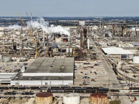 Oliebaas leidt volgende klimaattop: hoe bizar is dat?