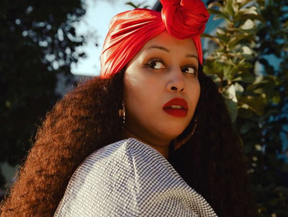 Wie is de Brits-Somalische dichter Warsan Shire?