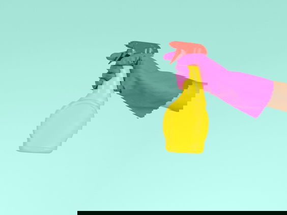 Huishoudelijk werkers onderbetaald en uitgesloten van sociale zekerheid