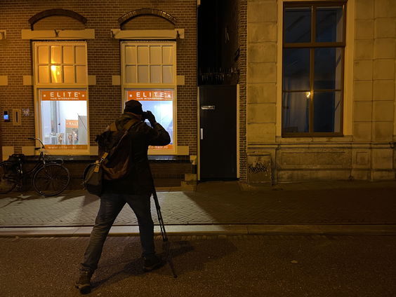 Een nachtelijke tour door de Leidse steegjes met fotograaf Harry Otto