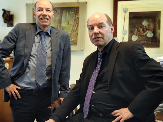 Advocatenbroers Wim en Hans Anker ruimen hun kantoor op