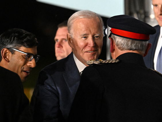 Biden aangekomen in onrustig Noord-Ierland