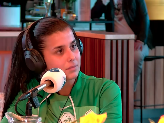 Scheidsrechter Özge Avci wil voorbeeld zijn voor andere Turkse meiden